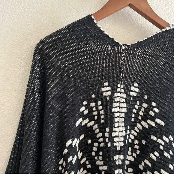 Soft Surroundings Black And White Patterned Poncho One Size - Picture 6 of 7